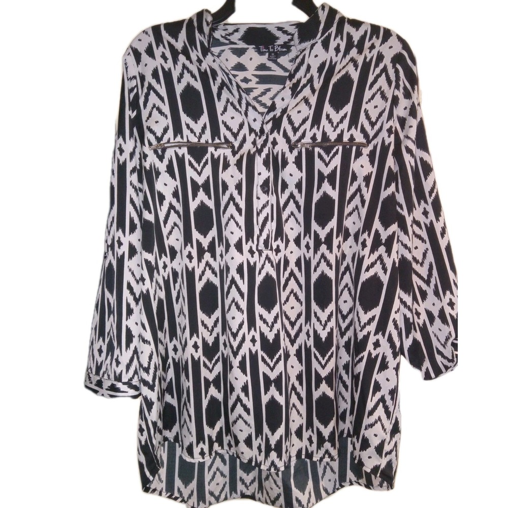 SZ 1X Time To Bloom Blouse Black  White 3/4 Roll‎ Tab Sleeve AZTEC TRIBAL BOHO